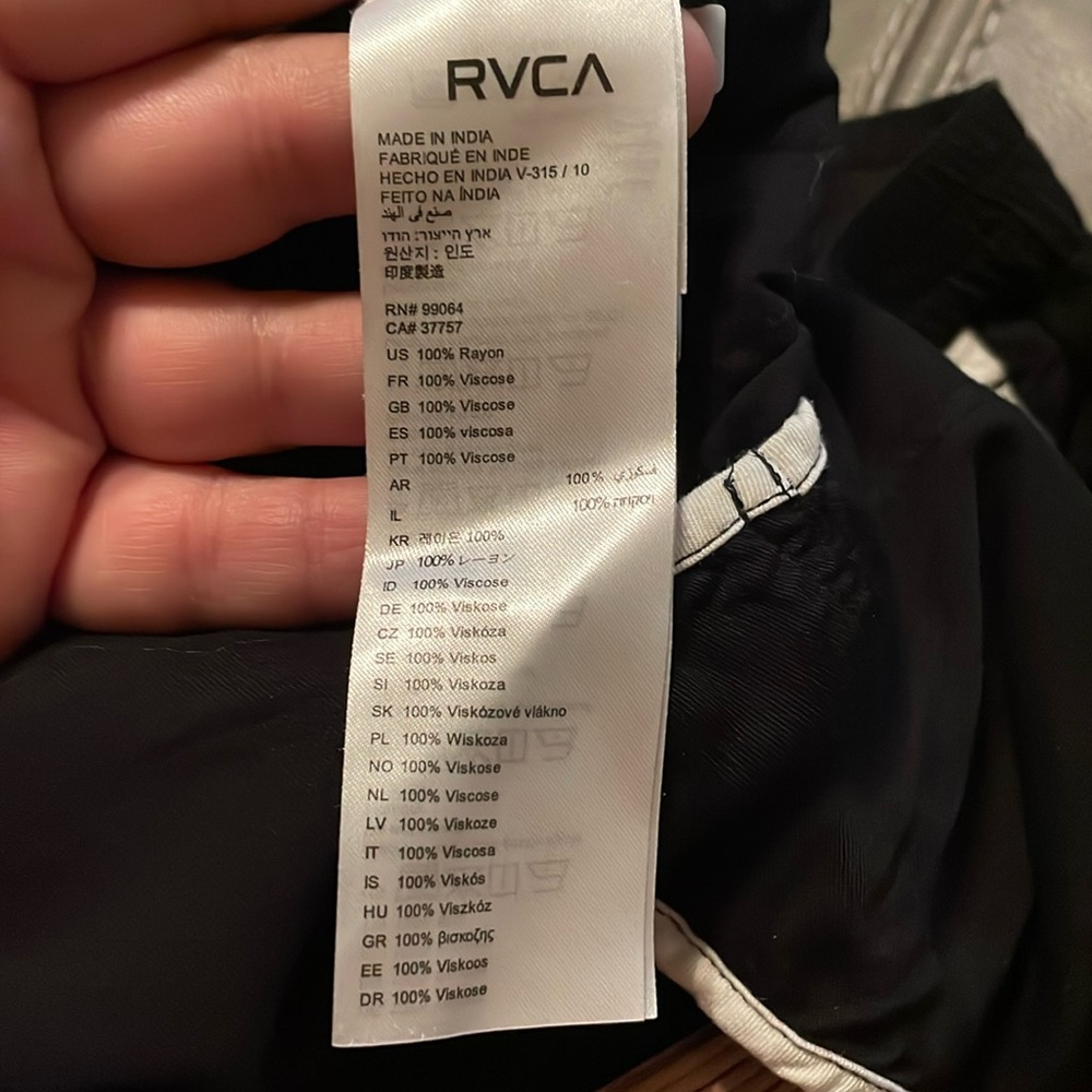 RVCA  High Slits Shorts. - Picture 6 of 6